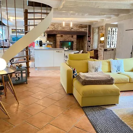 Casa de Férias Maison De Avec Piscine Et Jacuzzi *