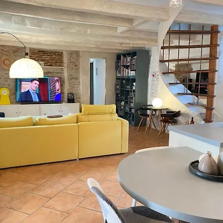 Casa de Férias Maison De Avec Piscine Et Jacuzzi