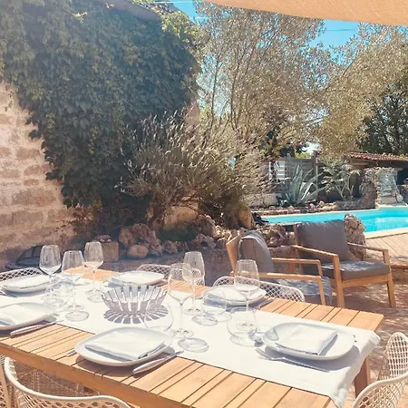 Casa de Férias Maison De Avec Piscine Et Jacuzzi