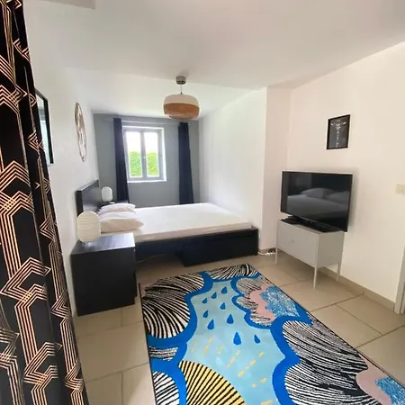 Casa de Férias Maison De Avec Piscine Et Jacuzzi