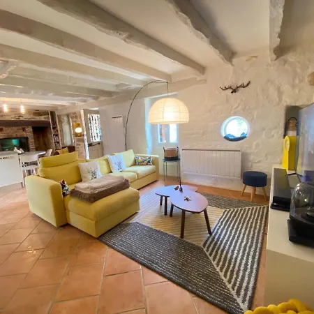 Casa de Férias Maison De Avec Piscine Et Jacuzzi